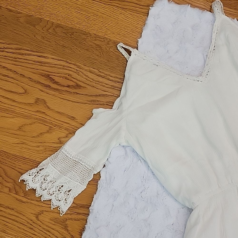 Maurices White Off Shoulder Romper, Women's Small, Great Condition! - Picture 9 of 10